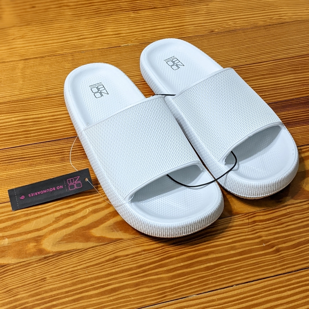 White Comfortable and Soft Women's Pillow Slides, Size 9, New With Tag,Size 9